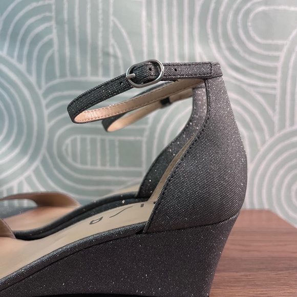 Unisa Glitter Wedge Sandals Ankle Strap Silver Size 9 1/2 M - Picture 4 of 8